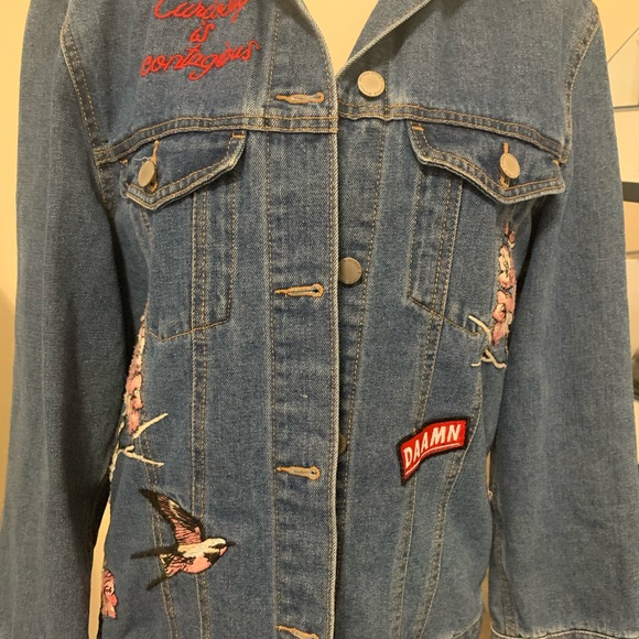 Divided by H&M unique Jean jacket size 6 with amazing decals front and back - Picture 2 of 9